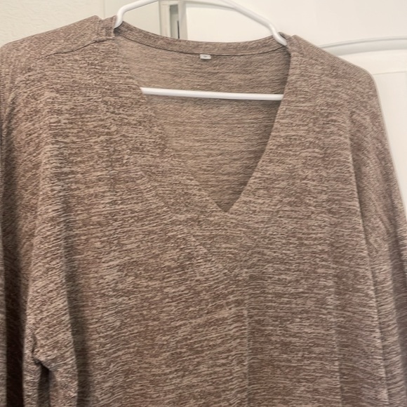 Long sleeve shirt.  Never worn - Picture 2 of 3